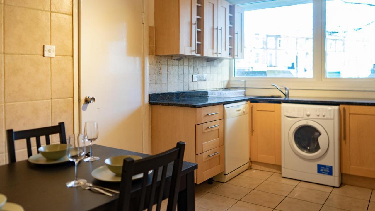 Large Modern 3 Bedrooms House With Patio/Terrace London Kültér fotó